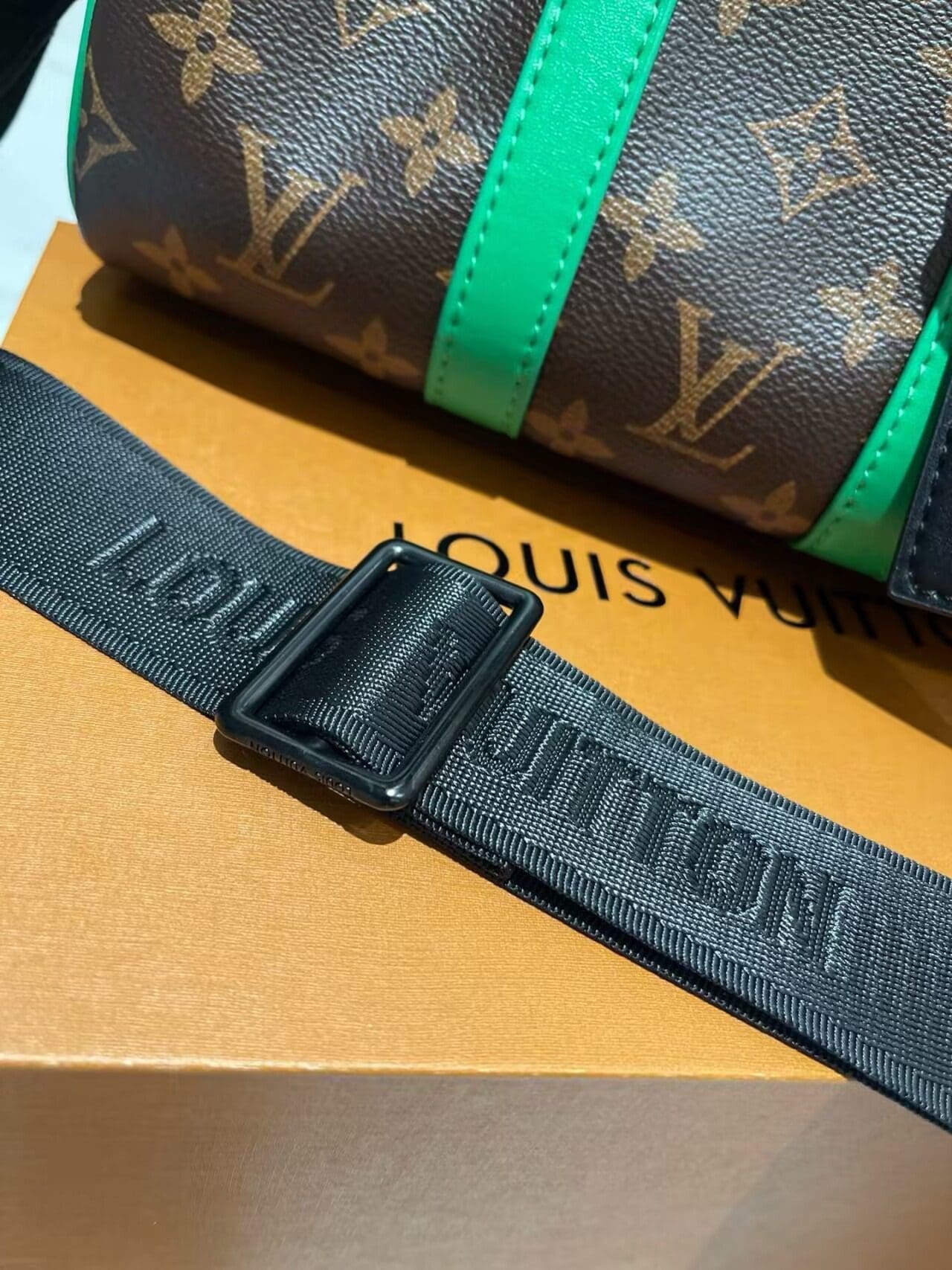 Louis Vuitton Keepall Bandouliere 25