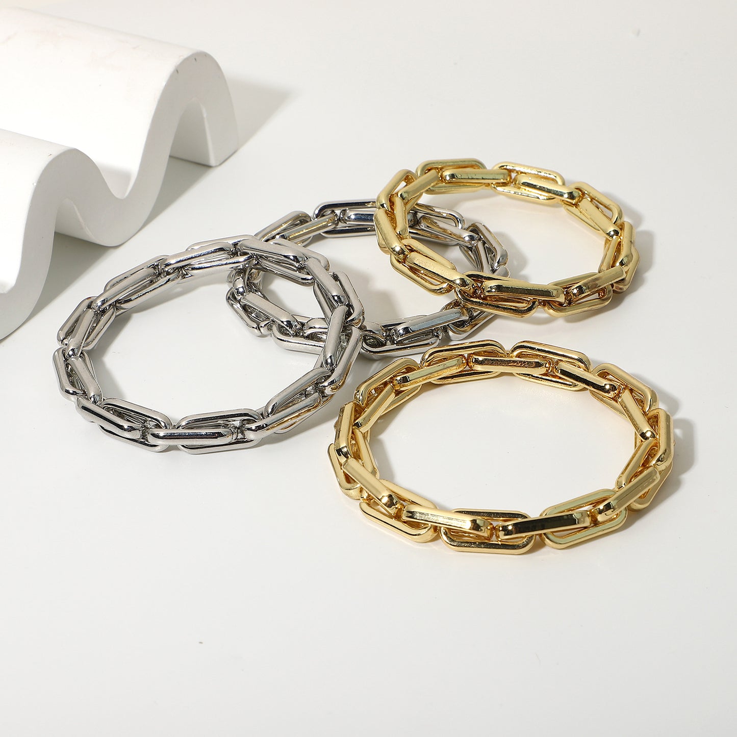 Interlocking thick elastic chain bracelet