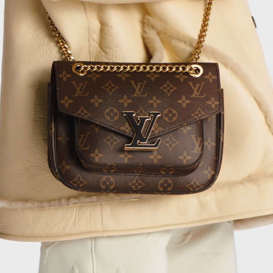 Louis Vuitton Passy handbag in Monogram M45592