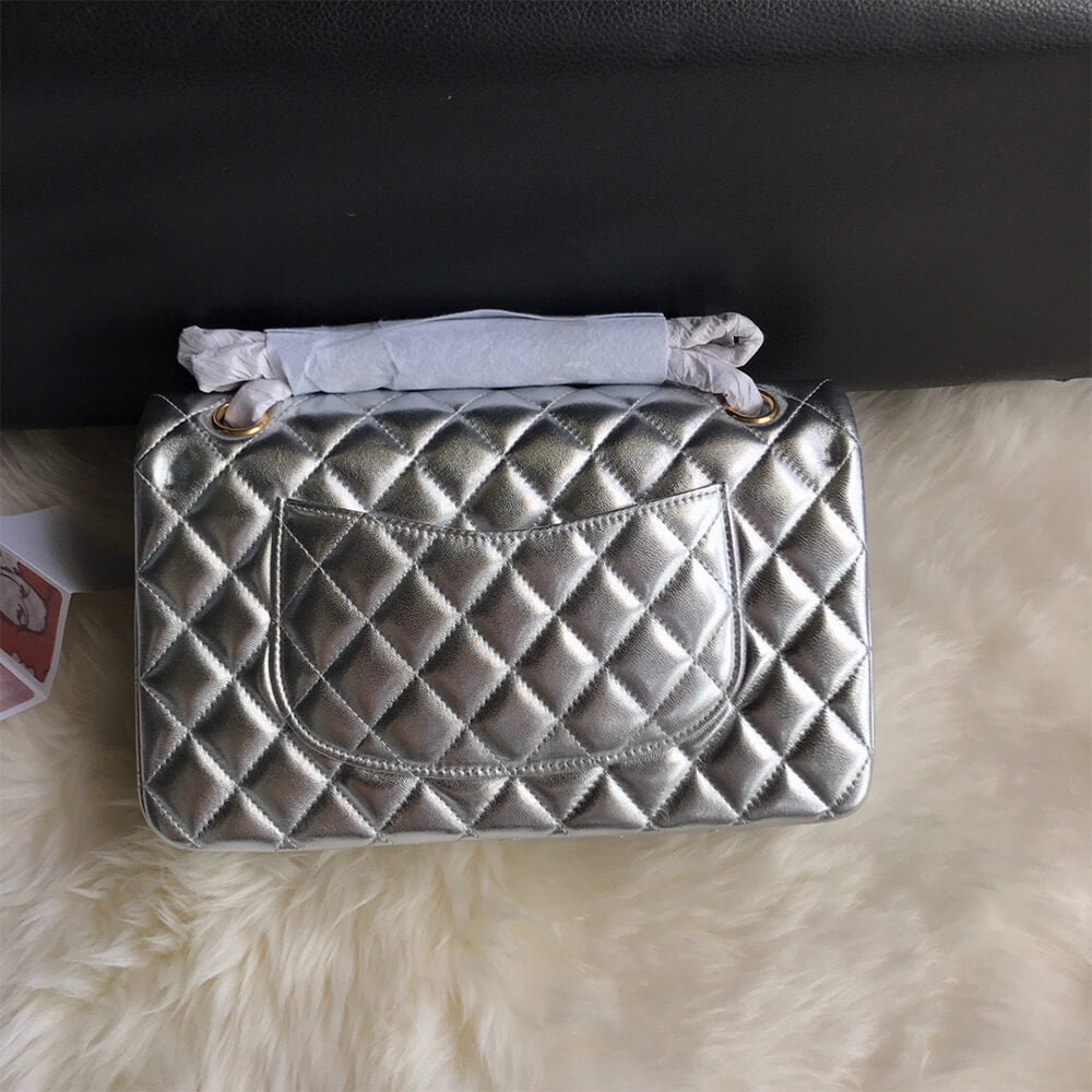 CHANEL Classic Flap Medium