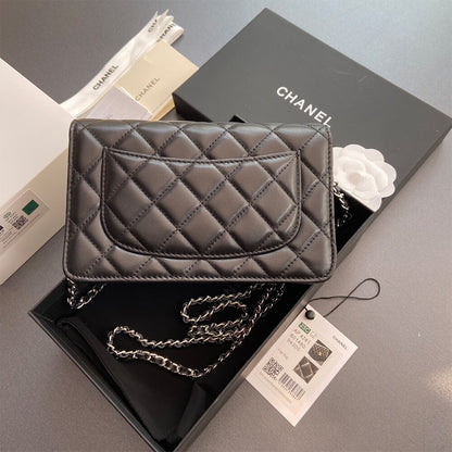 CHANEL Classic Wallet On Chain