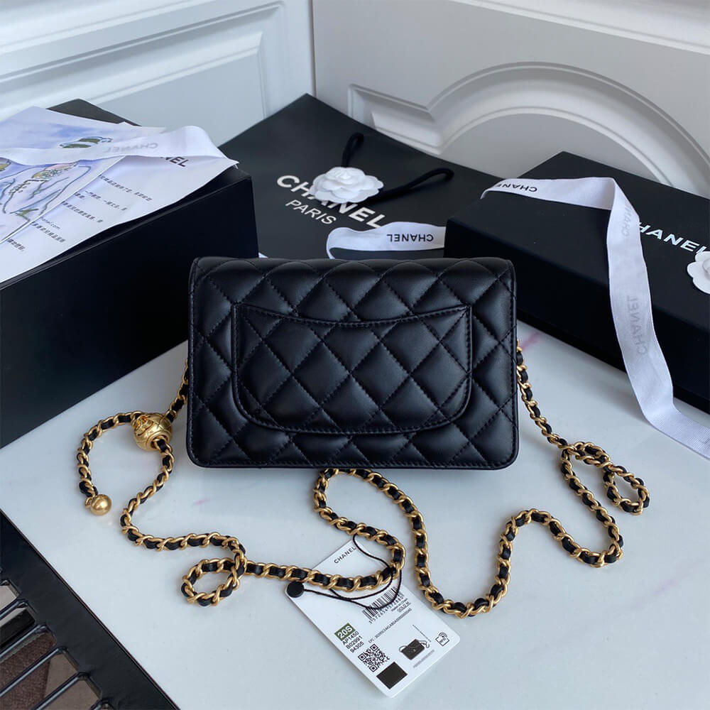 CHANEL Classic Wallet On Chain