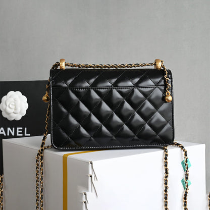 CHANEL Classic Wallet On Chain