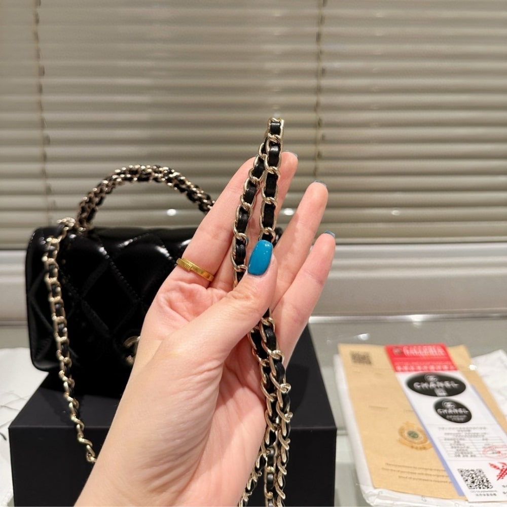 CHANEL 24B METAL TWIST WOC BLACK 20CM