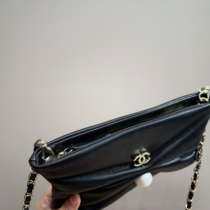CHANEL CLUTCH WITH CHAIN GOLD TONE METAL BLACK 24CM AP4613 B20166 94305