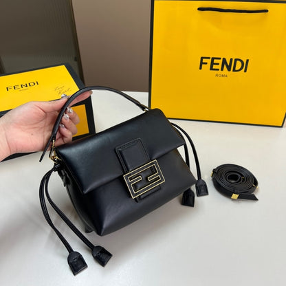 FENDI MAMMA BAGUETTE MEDIUM BLACK 18CM 8BS105ABVEF0KUR