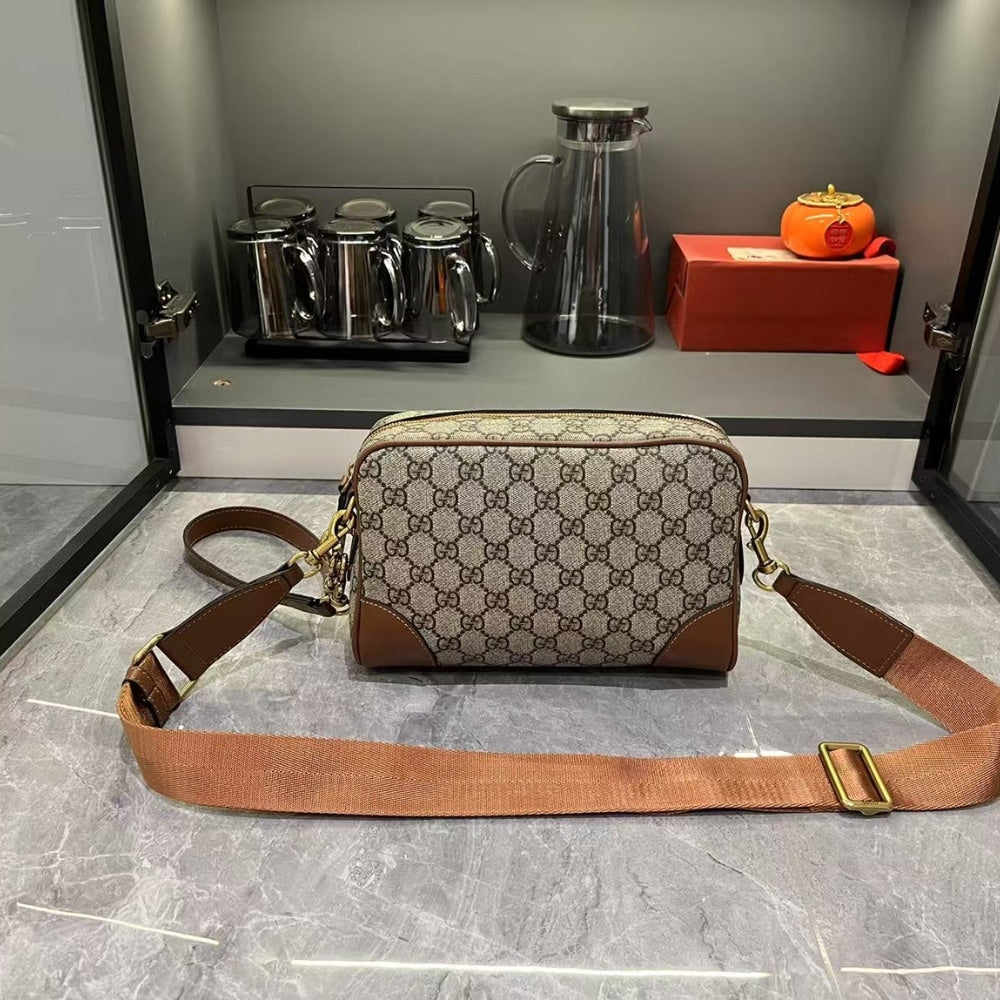 GUCCI GG EMBLEM SMALL CROSSBODY BAG BROWN 23CM ‎821155 FAED3 9786