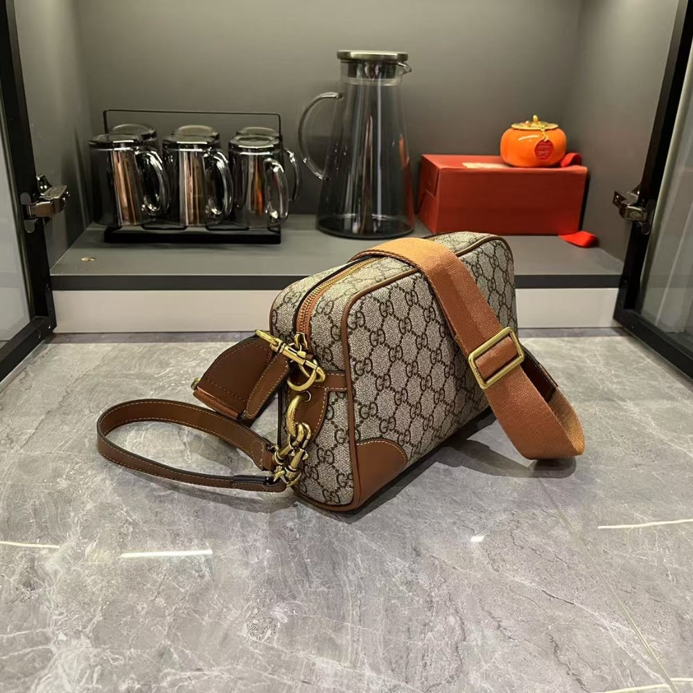 GUCCI GG EMBLEM SMALL CROSSBODY BAG BROWN 23CM ‎821155 FAED3 9786