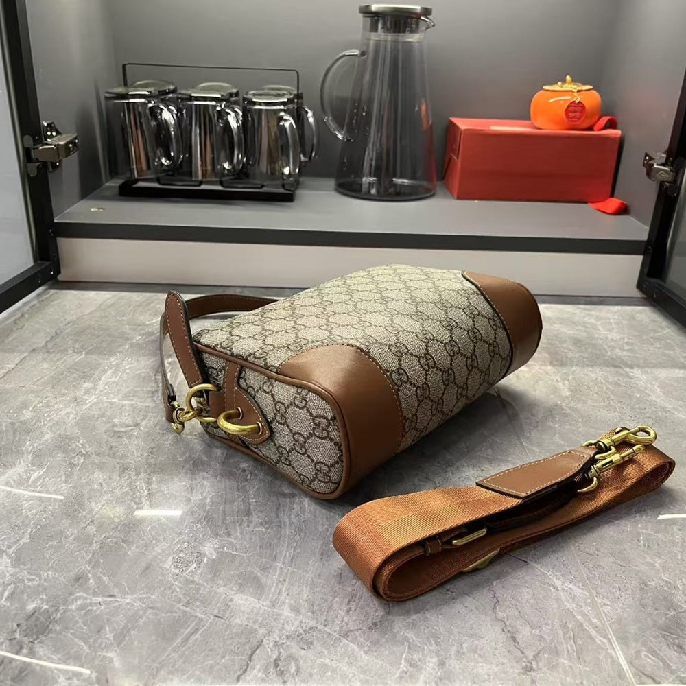 GUCCI GG EMBLEM SMALL CROSSBODY BAG BROWN 23CM ‎821155 FAED3 9786