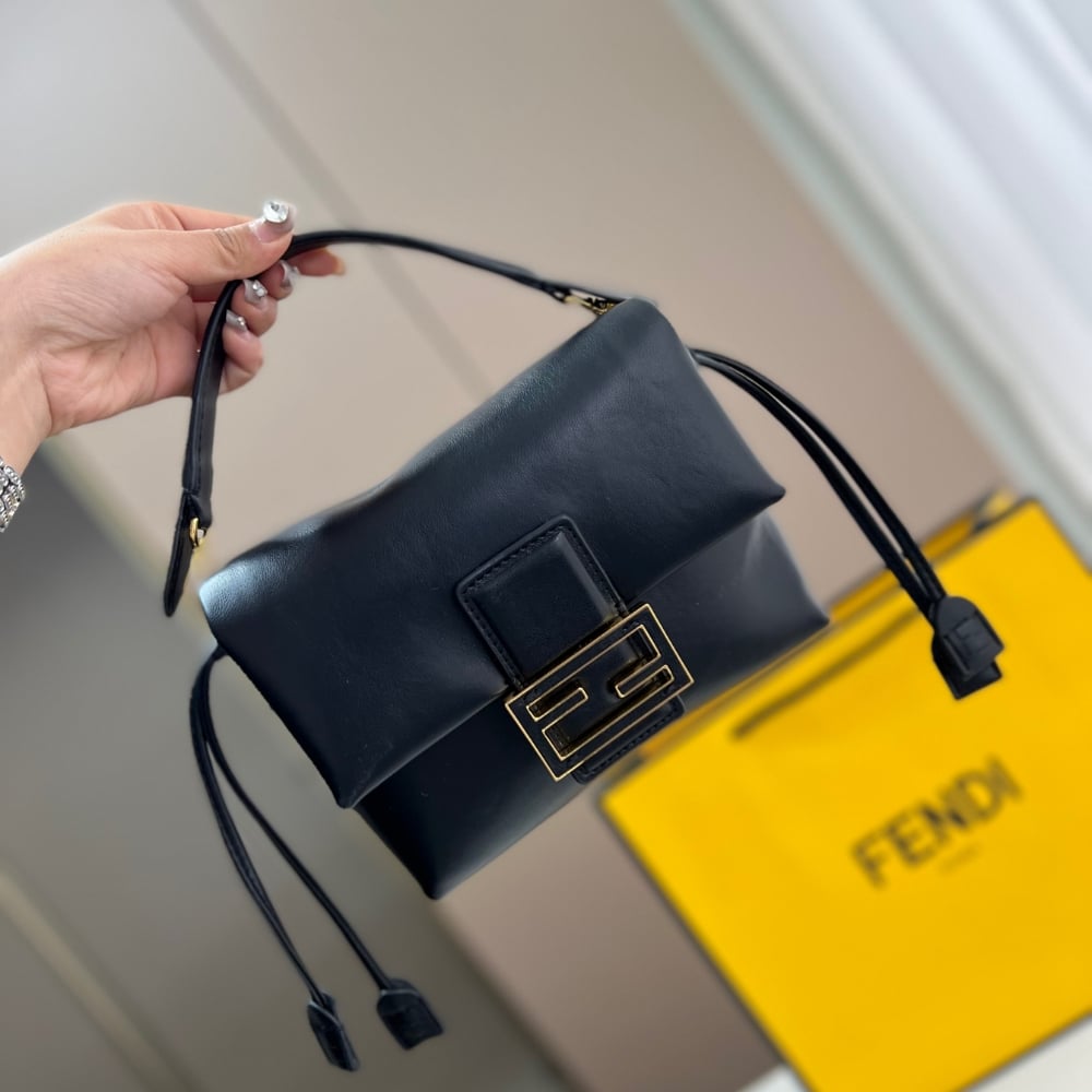 FENDI MAMMA BAGUETTE MEDIUM BLACK 18CM 8BS105ABVEF0KUR