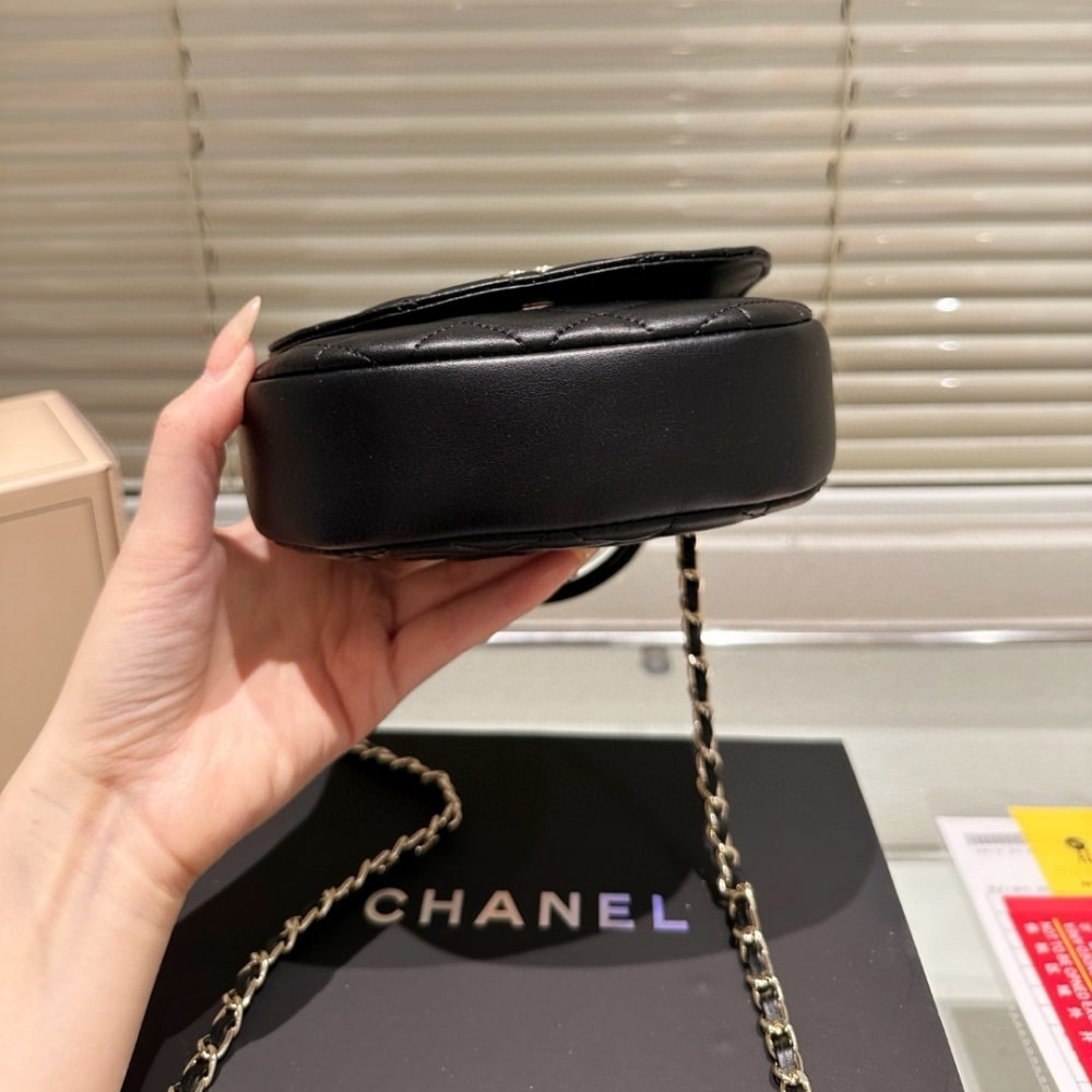 CHANEL 25C CLASSIC CLUTCH WITH CHAIN BLACK 16CM