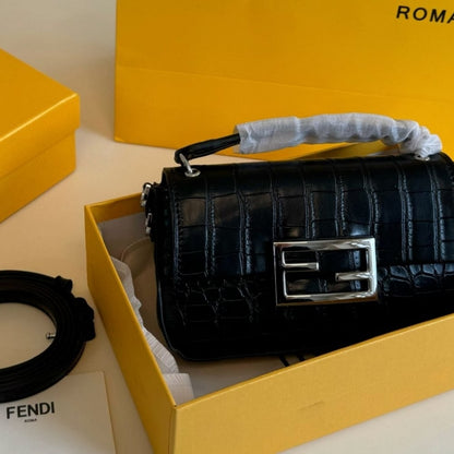 FENDI BAGUETTE WITH FF CLASP BLACK 18CM 8BR600ANWRF1CFJ