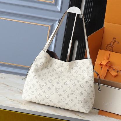 LOUIS VUITTON BOUNDLESS BAG WHITE 16CM