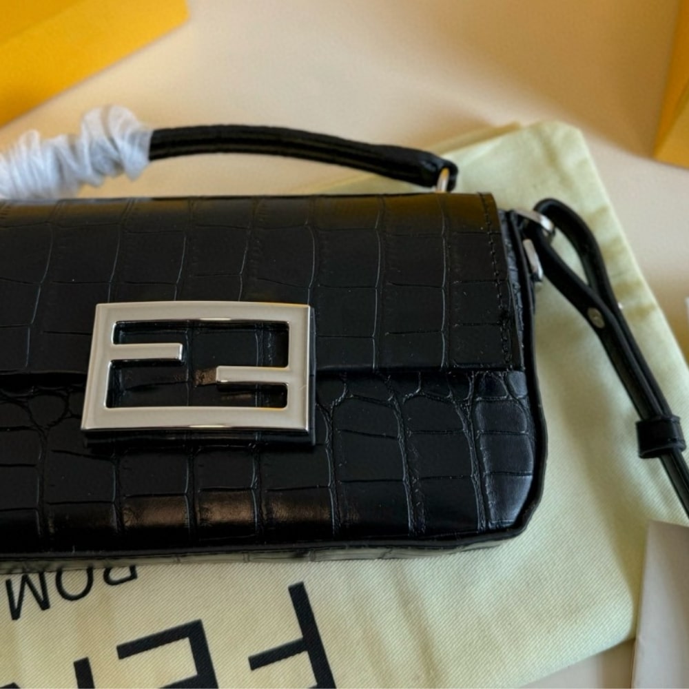 FENDI BAGUETTE WITH FF CLASP BLACK 18CM 8BR600ANWRF1CFJ