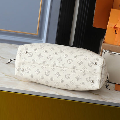 LOUIS VUITTON BOUNDLESS BAG WHITE 16CM