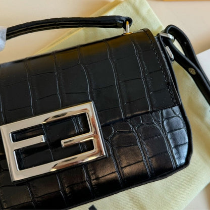 FENDI BAGUETTE WITH FF CLASP BLACK 18CM 8BR600ANWRF1CFJ