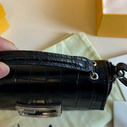 FENDI BAGUETTE WITH FF CLASP BLACK 18CM 8BR600ANWRF1CFJ