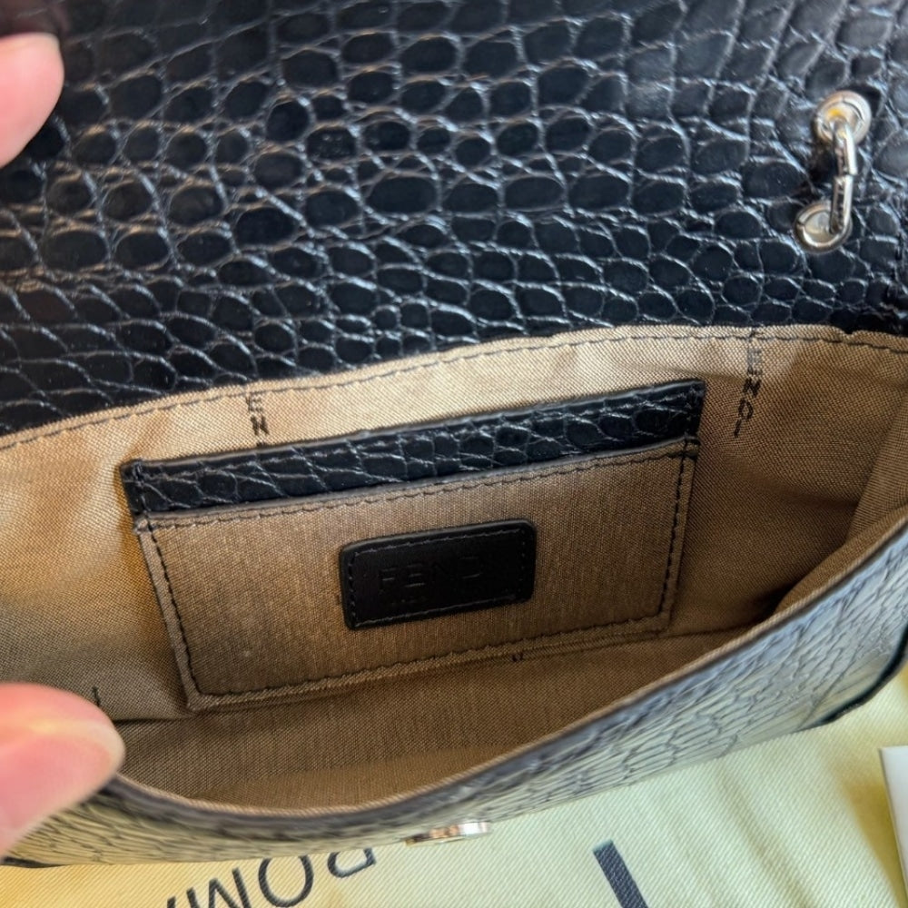 FENDI BAGUETTE WITH FF CLASP BLACK 18CM 8BR600ANWRF1CFJ