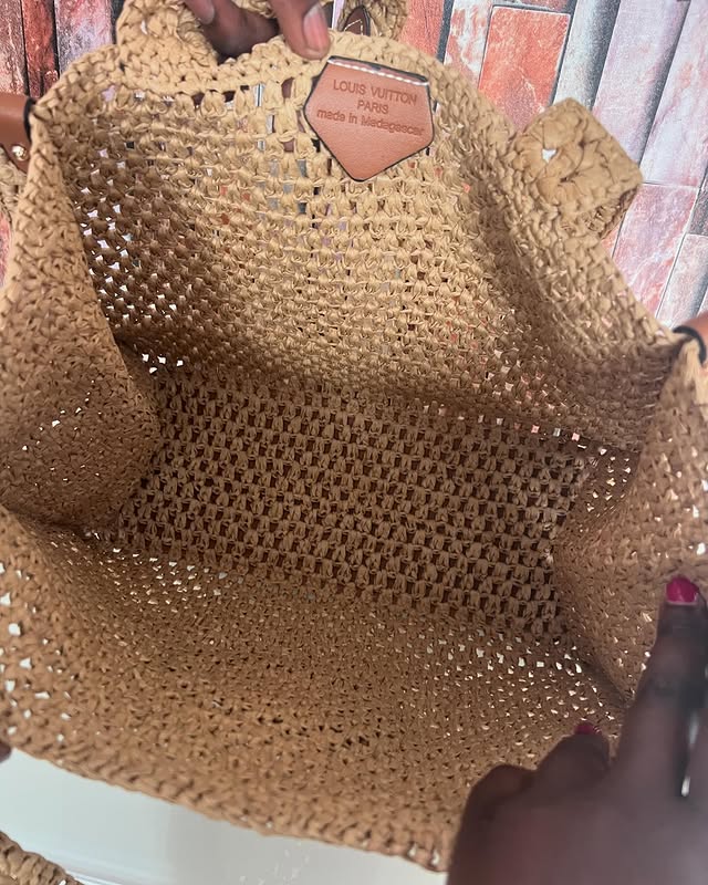 LOUIS VUITTON  Raffia Calfskin By The Pool OnTheGo MM Natural 39x15x30cm