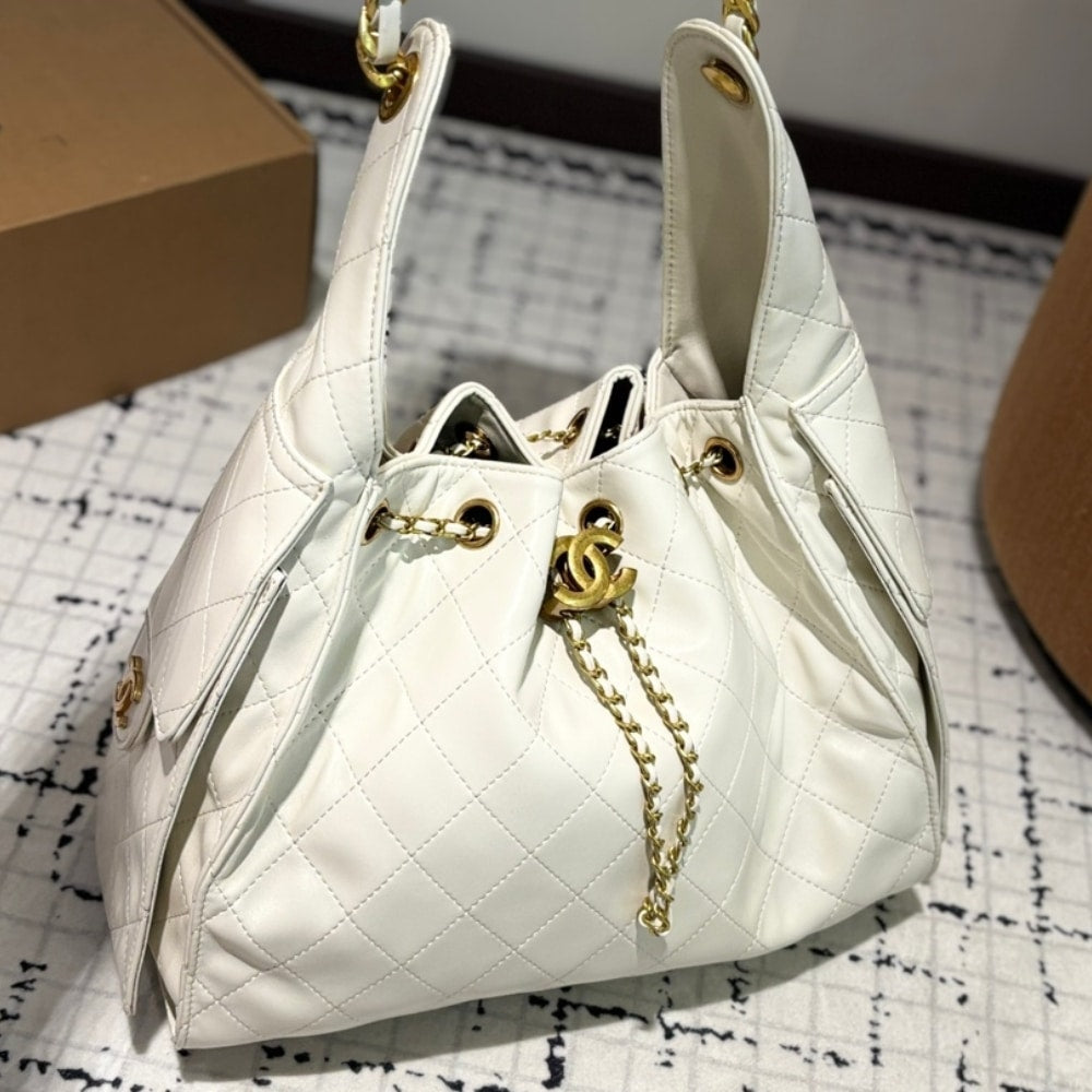 CHANEL 25 SMALL HANDBAG GRAINED AND GOLD TONE METAL WHITE 34CM AS5293 B20304 10601