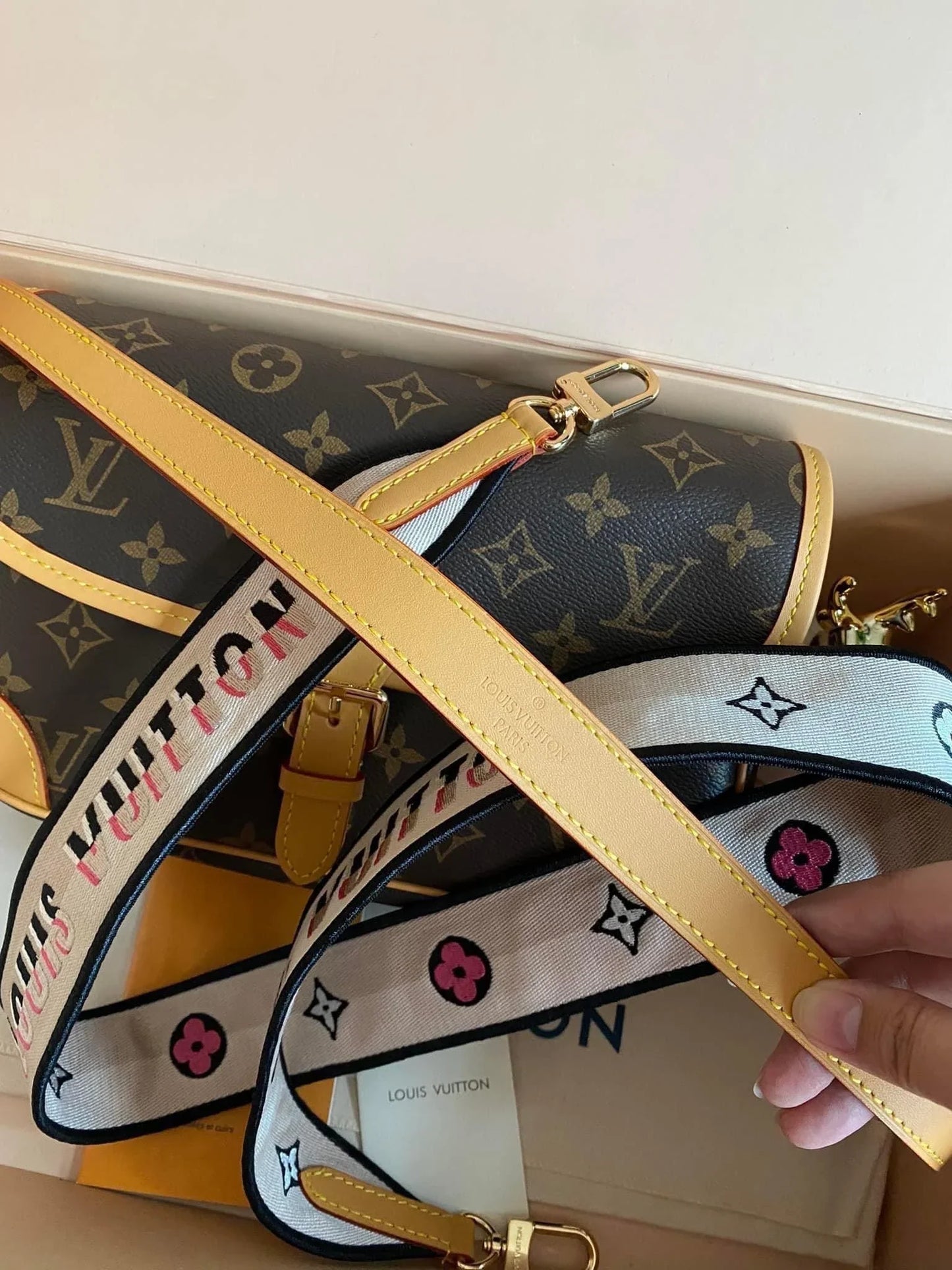 Lo vu official baguette bag