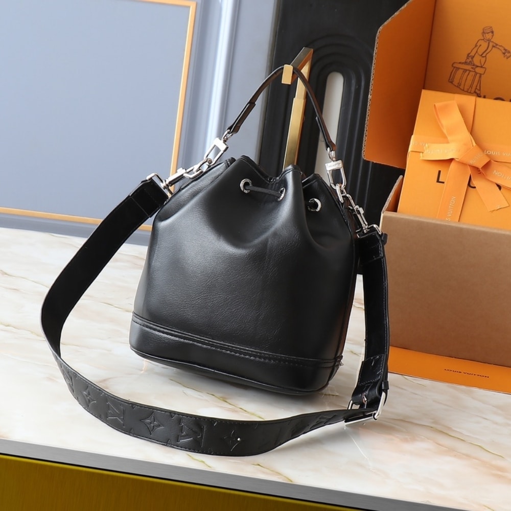 LOUIS VUITTON NOÉ CARGO BLACK 24CM M13985