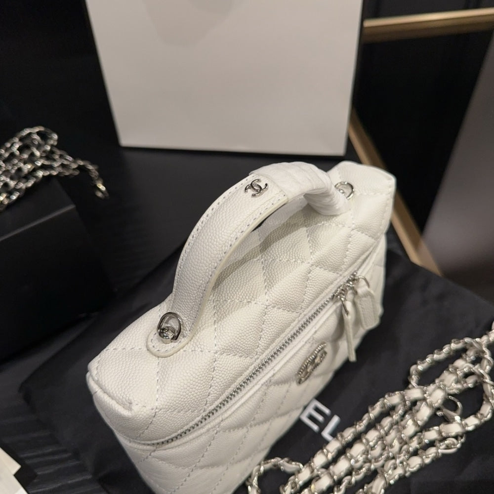 CHANEL 25C MATELASSE VANITY BLACK 19CM