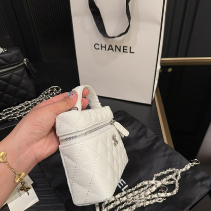 CHANEL 25C MATELASSE VANITY BLACK 19CM