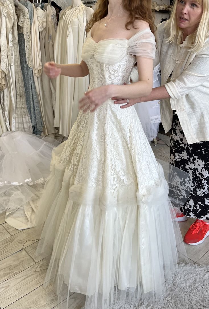 Vintage Wedding Dress A Line Off the Shoulder Lace Tulle Long Prom Dress SH3660