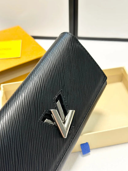 LV Louis Vuitton Classic Leather Purse Size 19x10cm