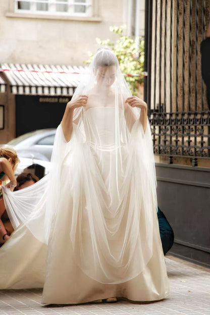 Classic Simple White Ball Gown Strapless Satin Wedding Dress SH3807