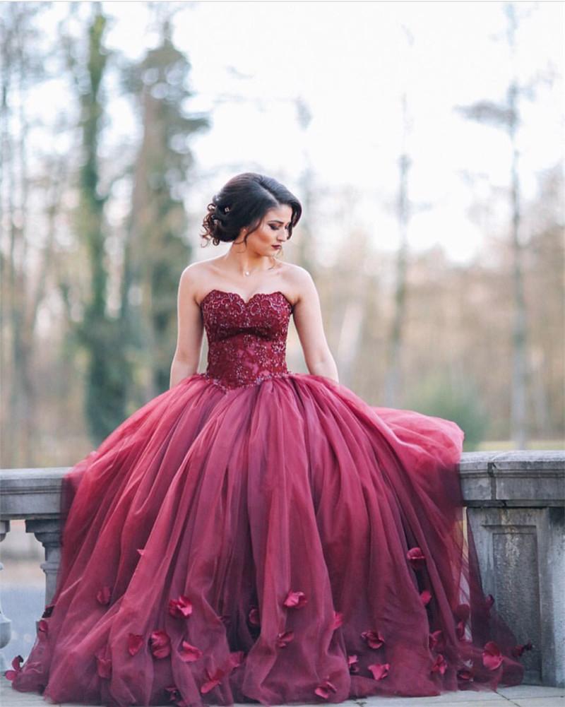 Chic Lace Beading Sweetheart Tulle Ball Gowns Quinceanera Dresses