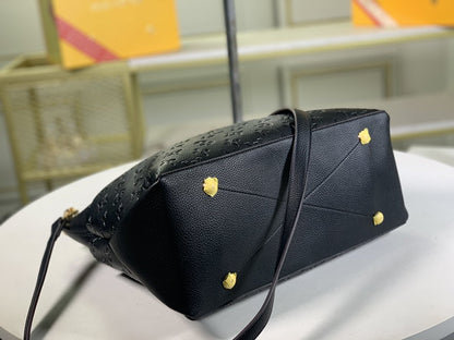 Louis Vuitton Maida Hobo