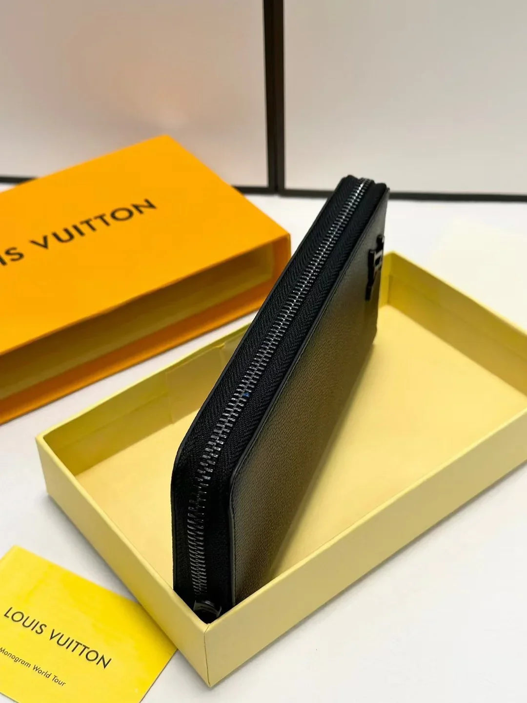 LV Louis Vuitton Classic Simple Black Clutch Bag 19x10cm