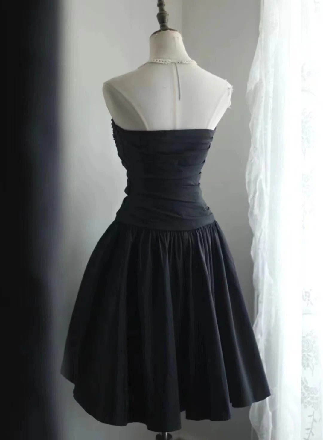 Vintage Little Black Dress Taffeta Short Homecoming Dress Satin Sweetheart Neckline Irregular Pleated Design Hand-beaded gh4375