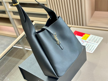 Saint Laurent Le 5 A 7 Supple Hobo Bag