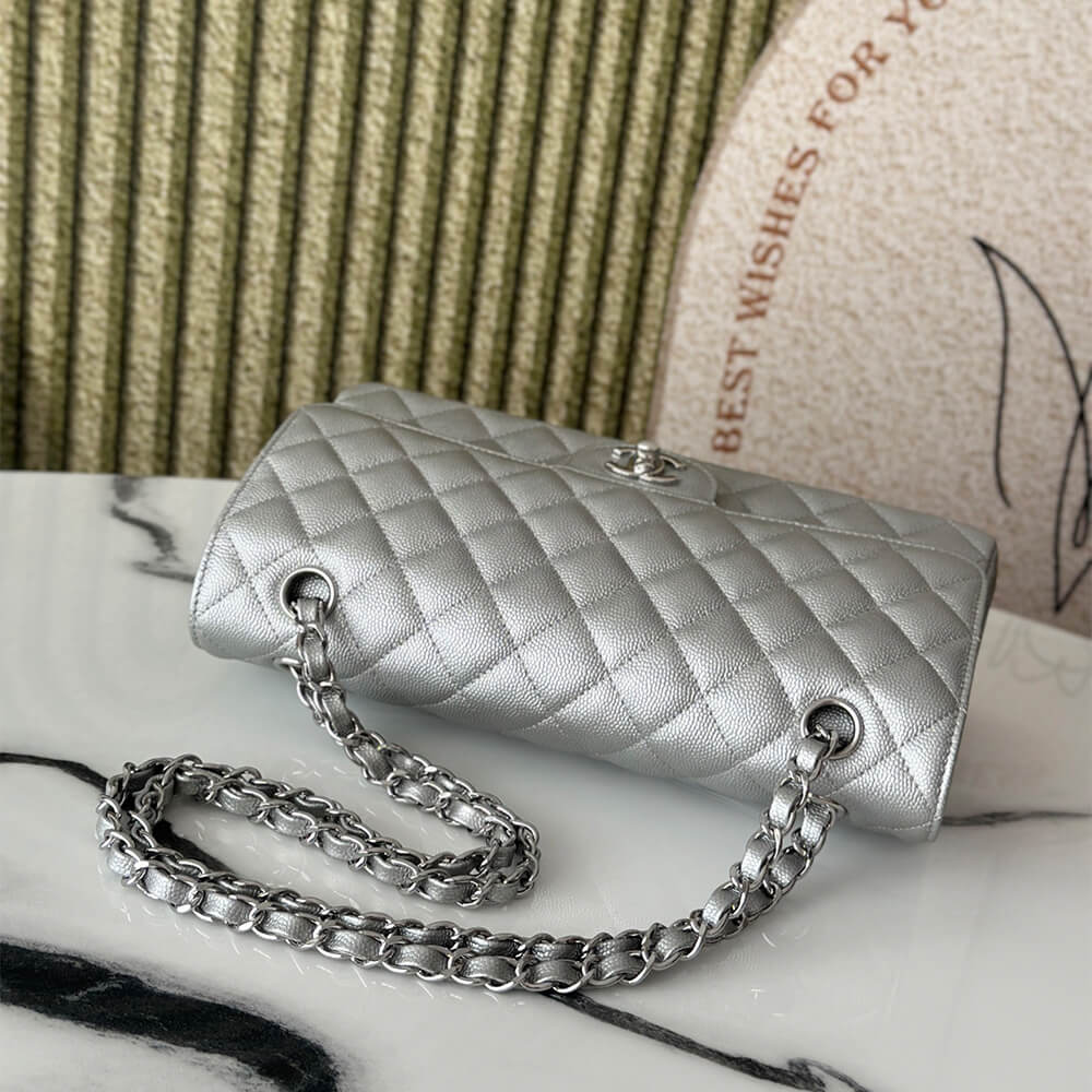 CHANEL Classic Flap Medium