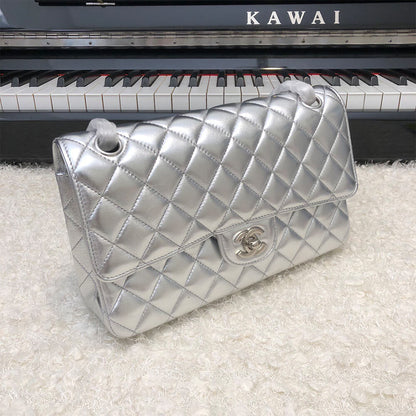CHANEL Classic Flap Medium