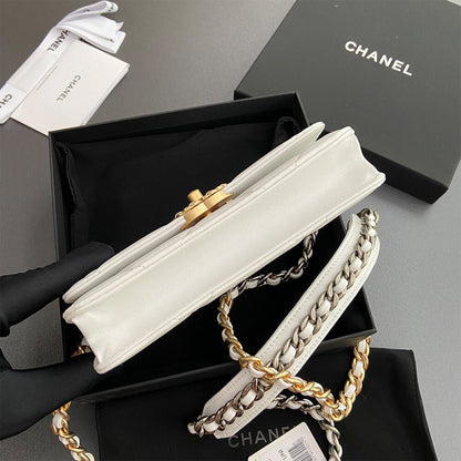 CHANEL 19 Wallet on Chain