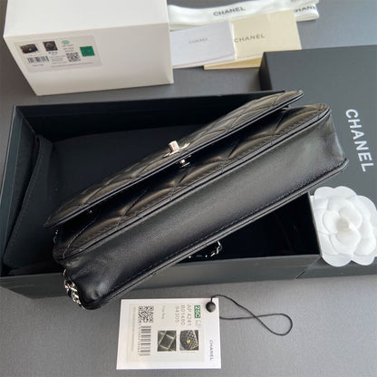 CHANEL Classic Wallet On Chain