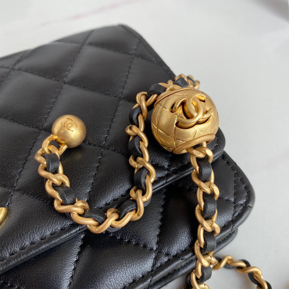 CHANEL Classic Wallet On Chain