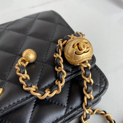 CHANEL Classic Wallet On Chain