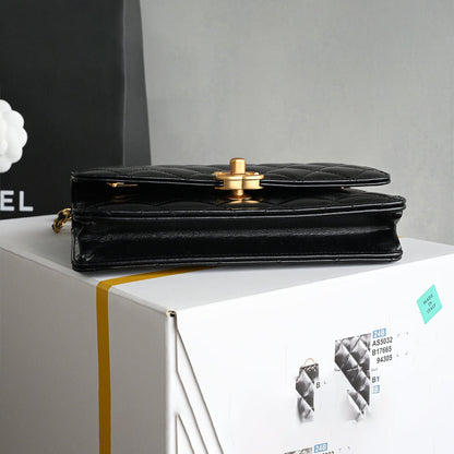 CHANEL Classic Wallet On Chain