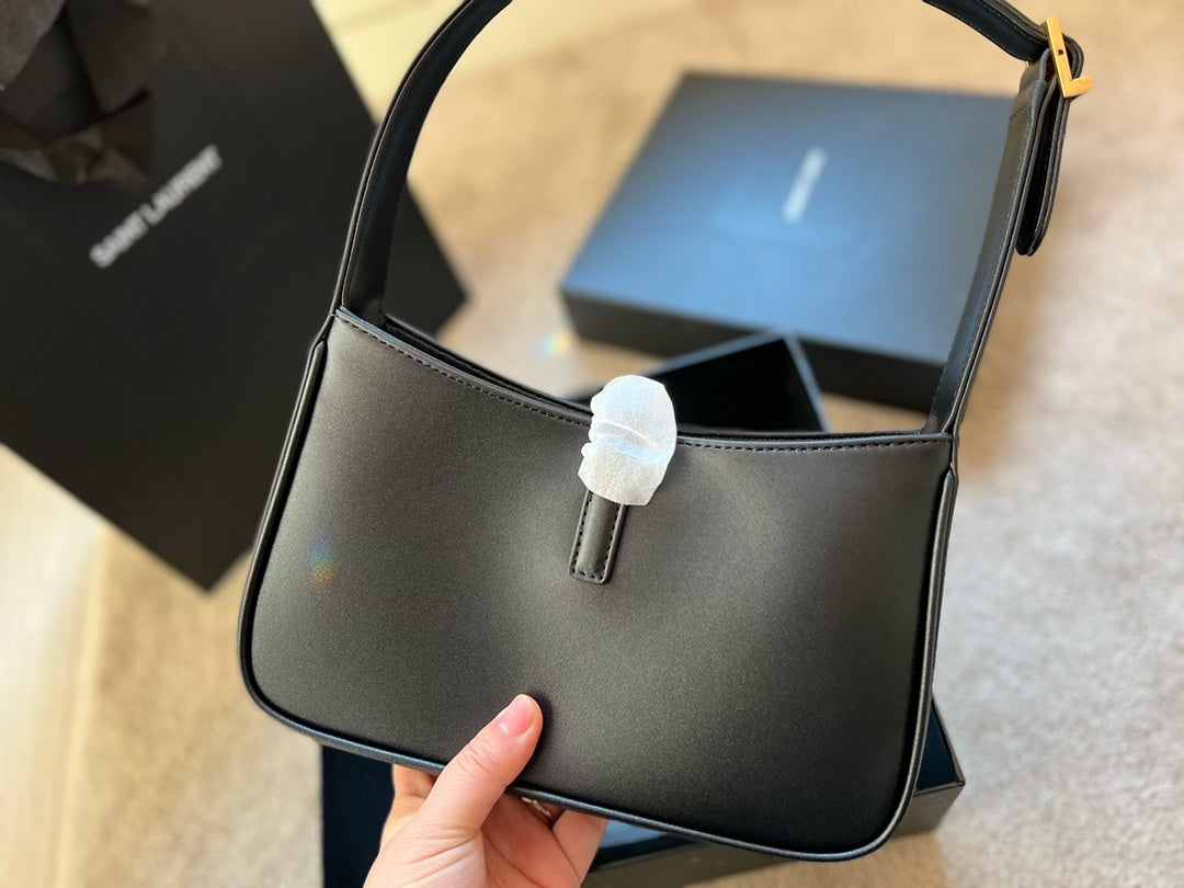 Saint Laurent Women Le 5 À 7  Hobo Bag