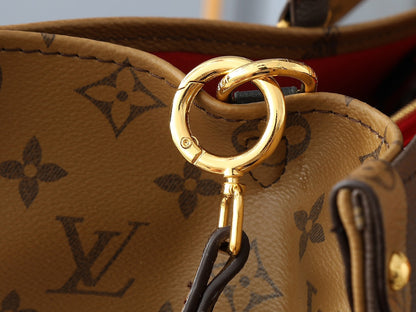 LOUIS VUITTON  Reverse Monogram Giant Onthego Voyage