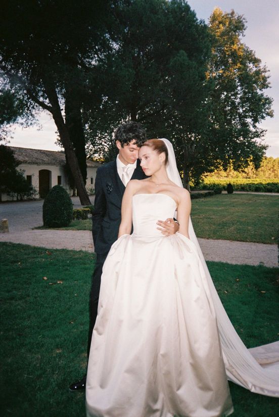 Classic Simple White Ball Gown Strapless Satin Wedding Dress SH3807