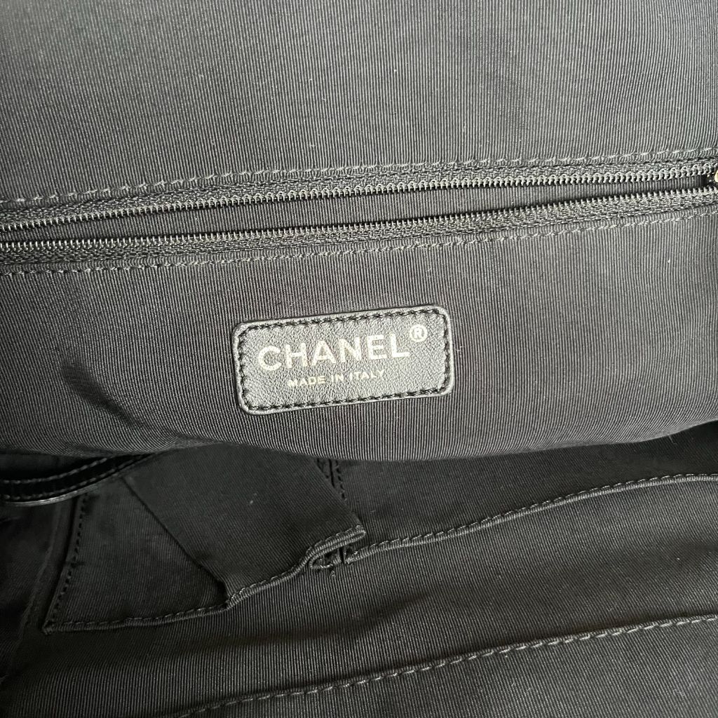 Chanel black and white ridged satin shoulder bag
