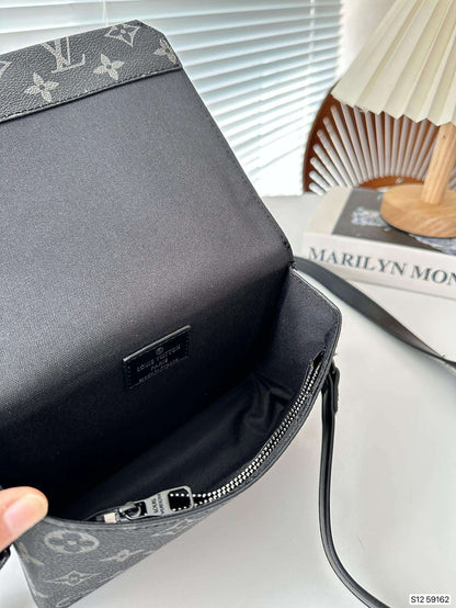 Louis Vuitton Steamer Wearable Wallet