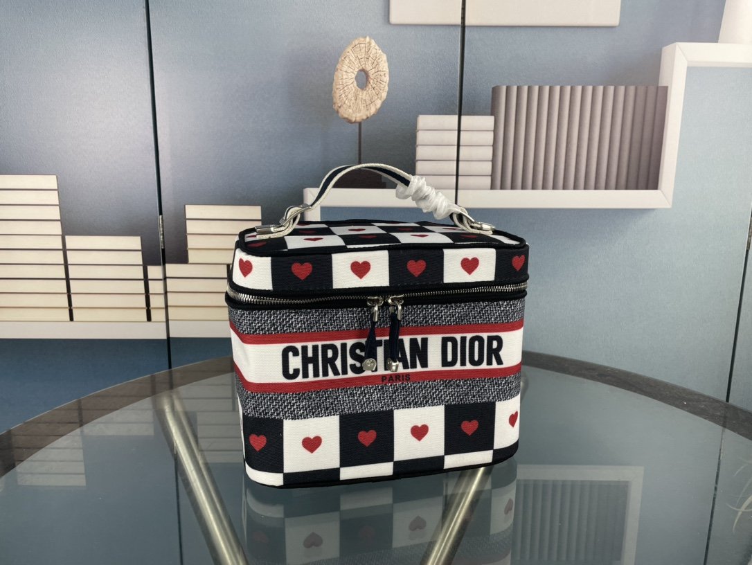 Dioramour Vanity Case