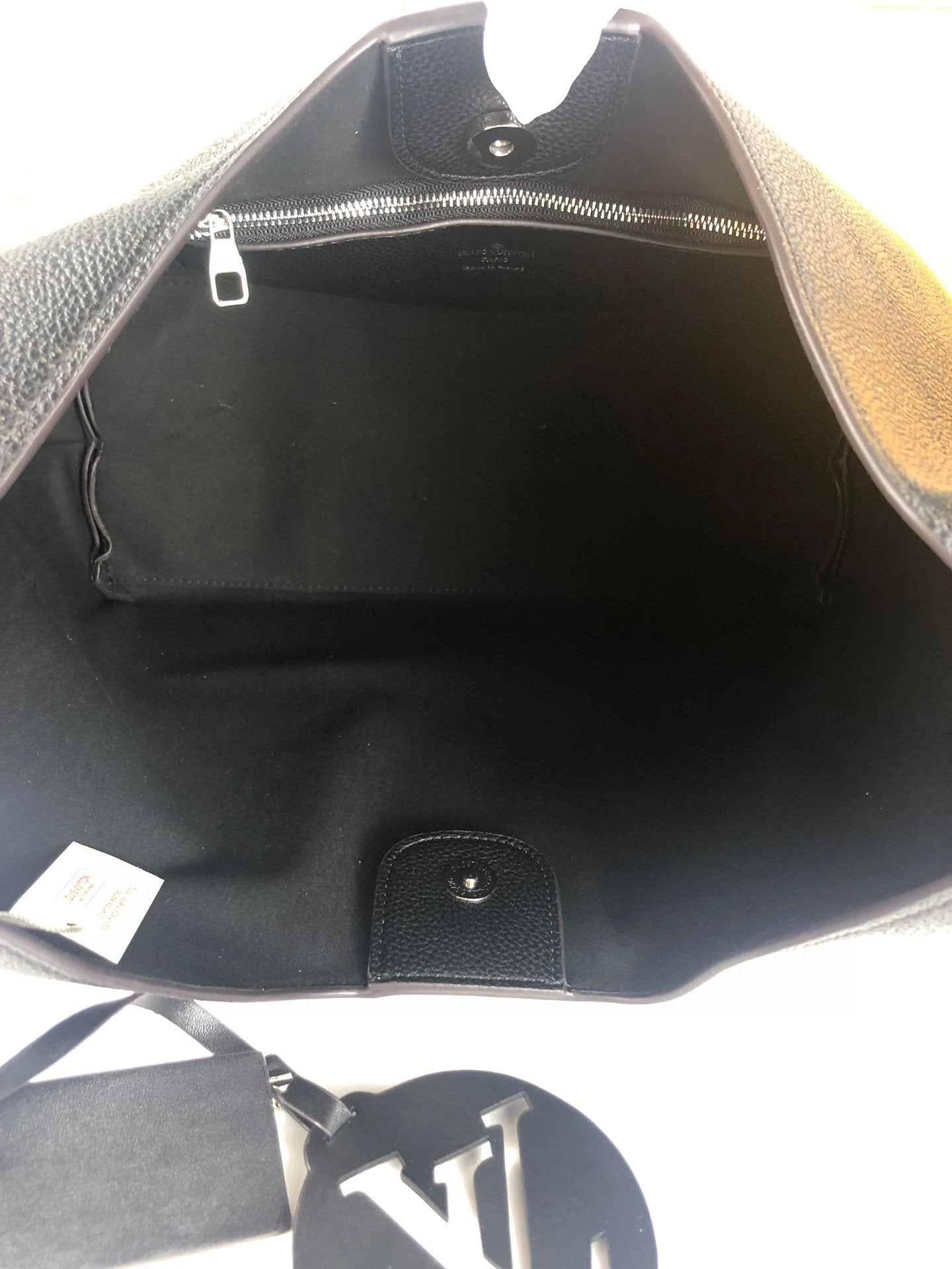 Louis Vuitton Carmel Hobo Bag ‘Mouse Grey’
